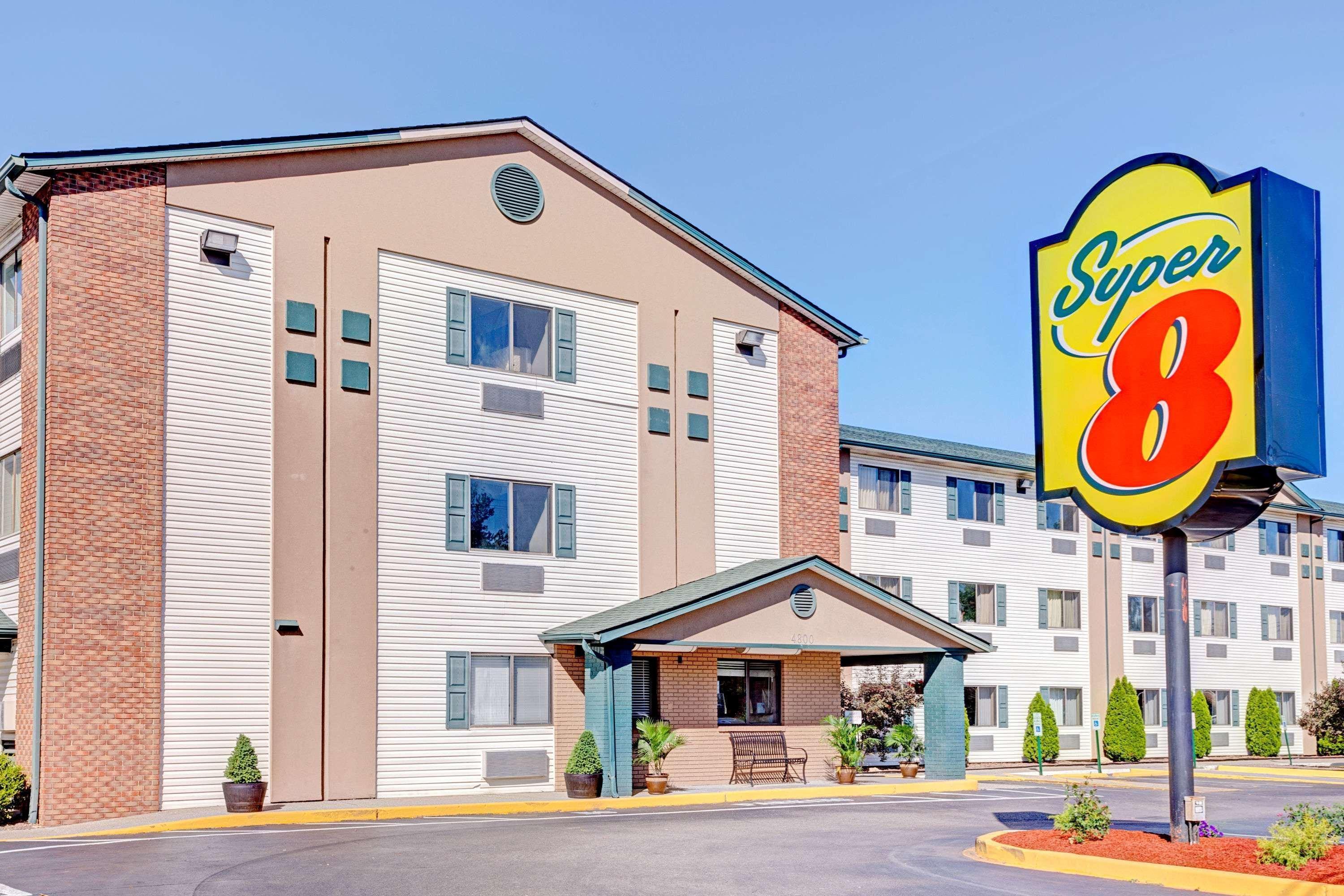 Super 8 By Wyndham Louisville Airport Экстерьер фото