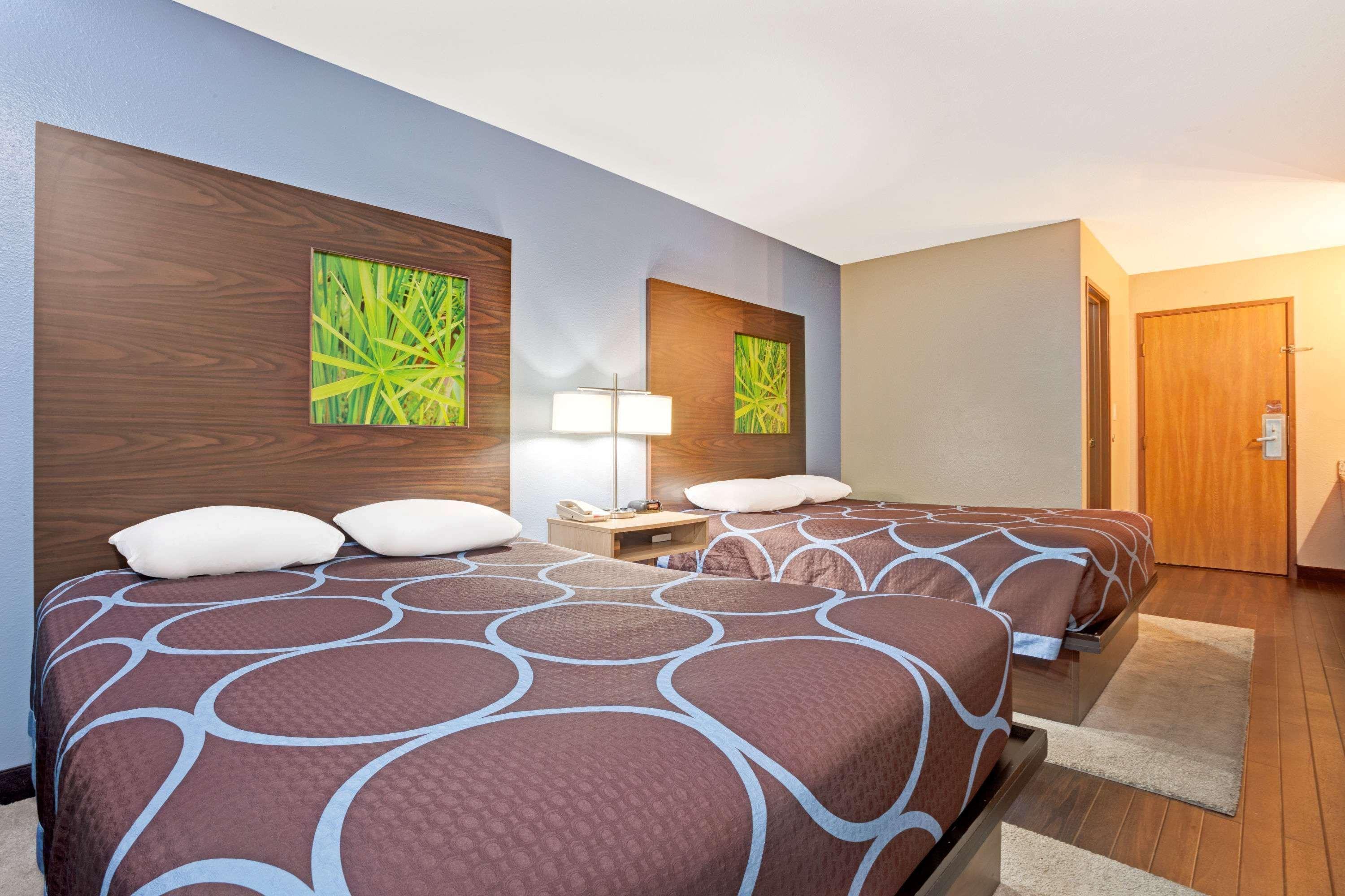Super 8 By Wyndham Louisville Airport Экстерьер фото