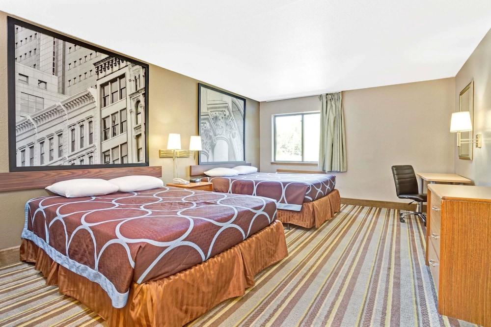 Super 8 By Wyndham Louisville Airport Экстерьер фото