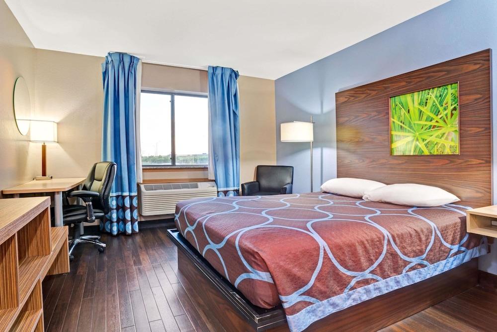 Super 8 By Wyndham Louisville Airport Экстерьер фото