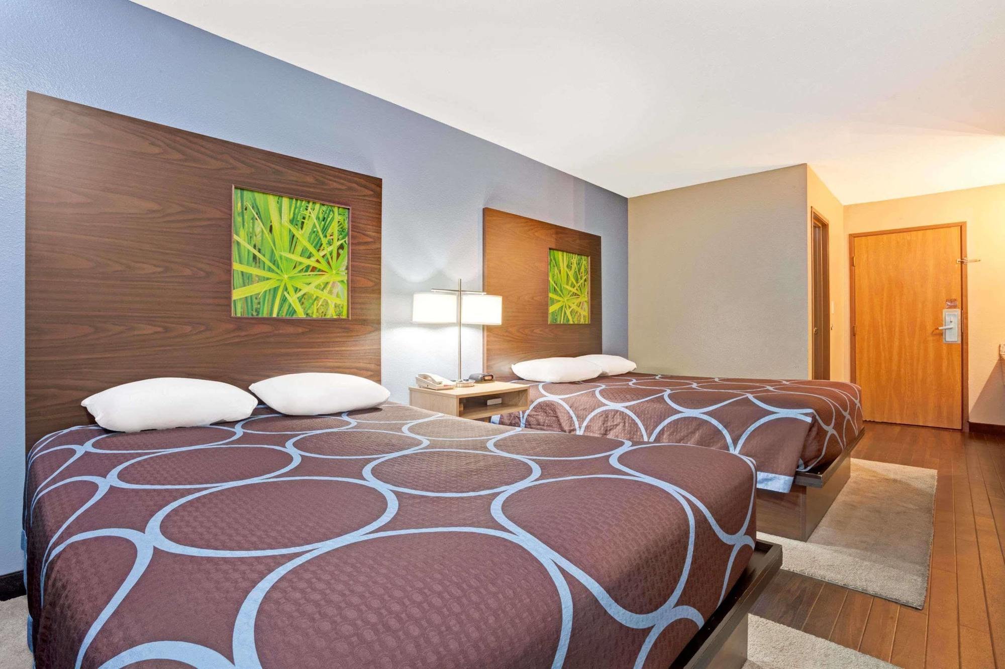 Super 8 By Wyndham Louisville Airport Экстерьер фото